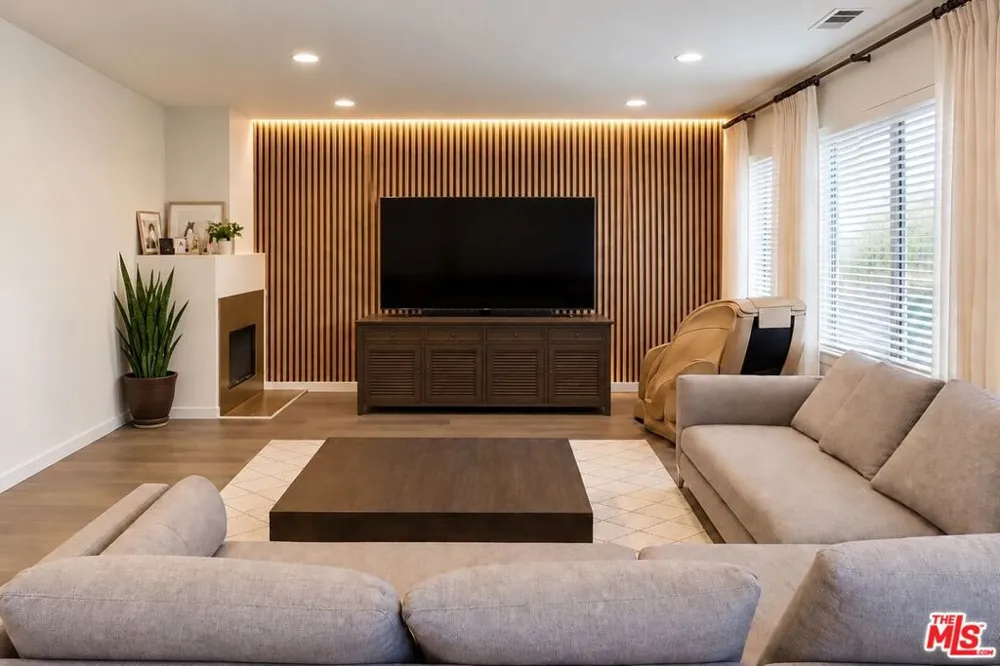 13033 Mesa Verde Way Los Angeles, CA 91342
