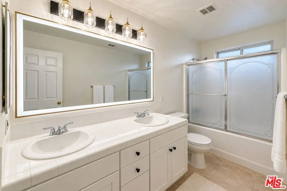 13033 Mesa Verde Way Los Angeles, CA 91342