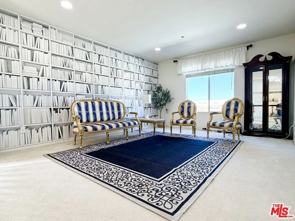 13033 Mesa Verde Way Los Angeles, CA 91342