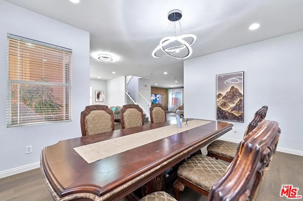 13033 Mesa Verde Way Los Angeles, CA 91342
