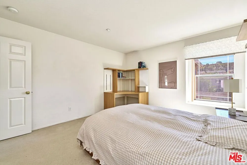 13033 Mesa Verde Way Los Angeles, CA 91342