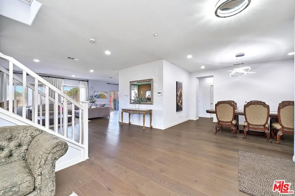 13033 Mesa Verde Way Los Angeles, CA 91342