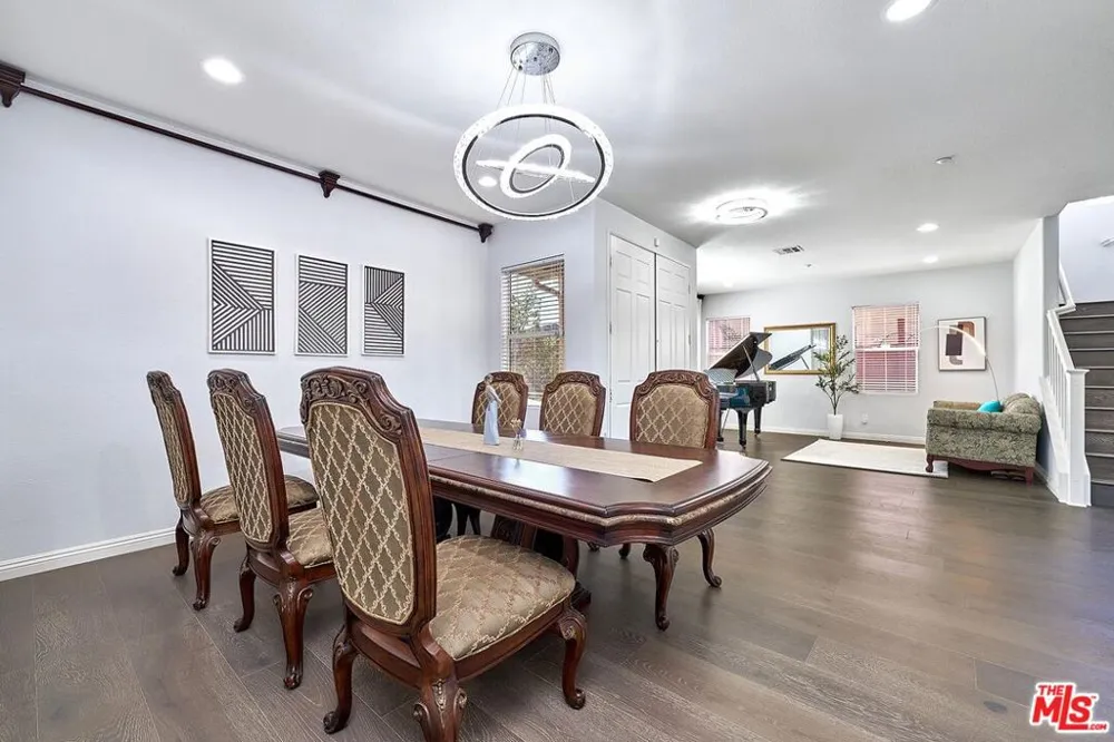 13033 Mesa Verde Way Los Angeles, CA 91342