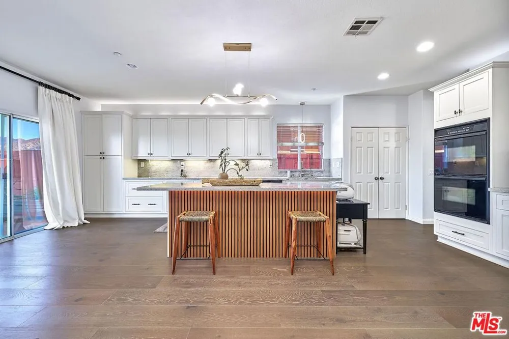 13033 Mesa Verde Way Los Angeles, CA 91342