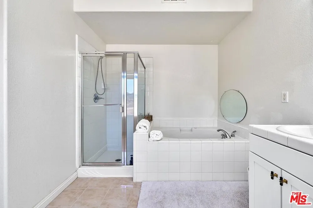 13033 Mesa Verde Way Los Angeles, CA 91342