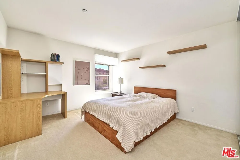 13033 Mesa Verde Way Los Angeles, CA 91342