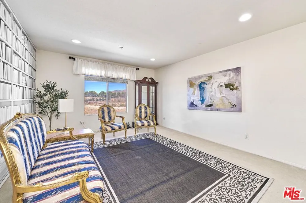 13033 Mesa Verde Way Los Angeles, CA 91342
