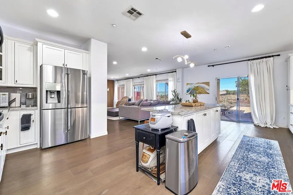13033 Mesa Verde Way Los Angeles, CA 91342