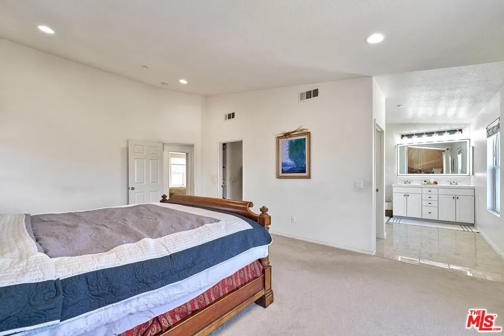13033 Mesa Verde Way Los Angeles, CA 91342