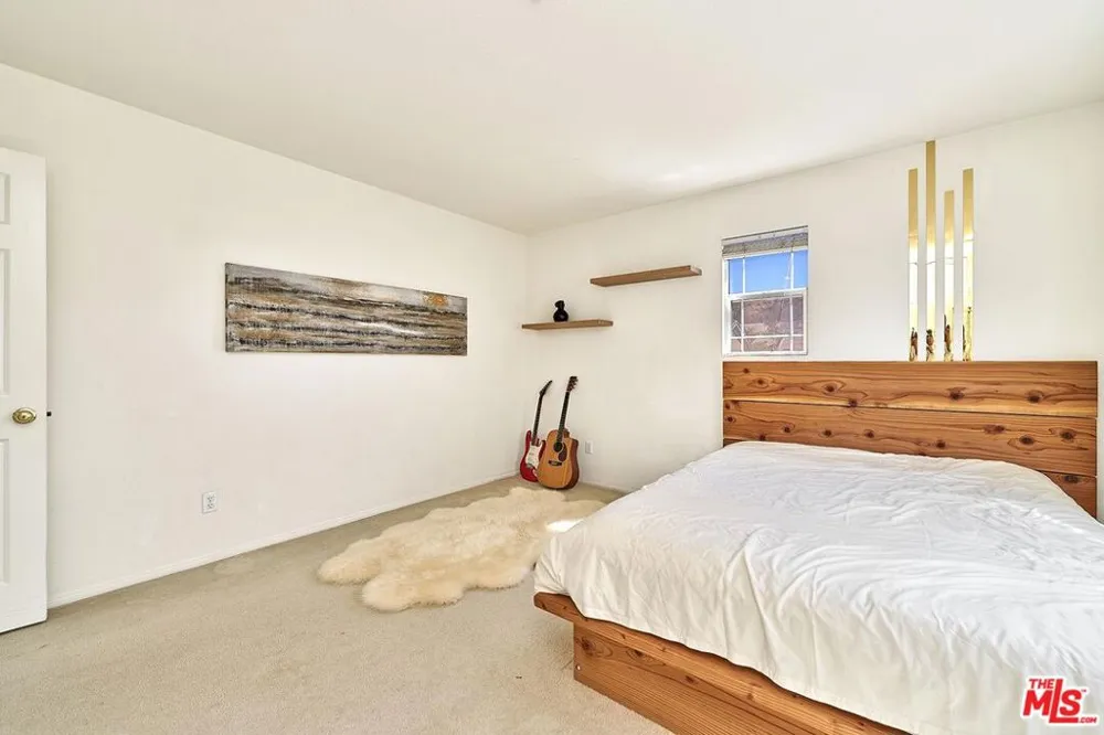 13033 Mesa Verde Way Los Angeles, CA 91342