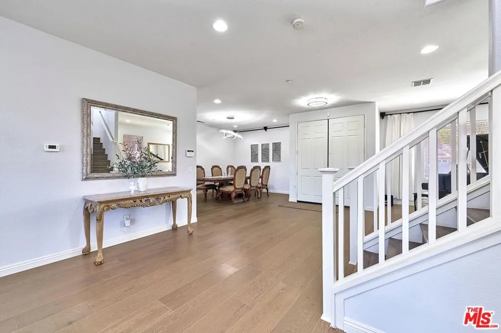 13033 Mesa Verde Way Los Angeles, CA 91342