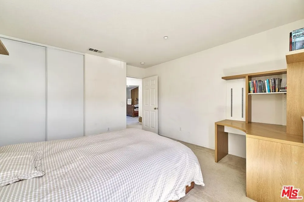 13033 Mesa Verde Way Los Angeles, CA 91342