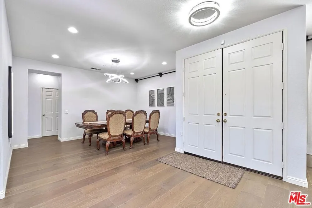 13033 Mesa Verde Way Los Angeles, CA 91342