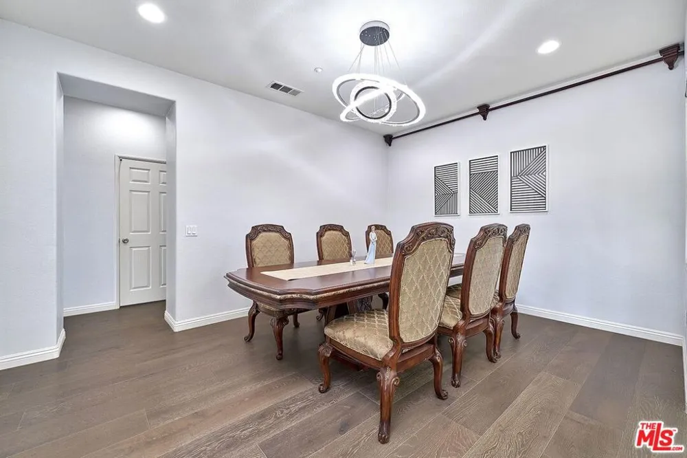 13033 Mesa Verde Way Los Angeles, CA 91342