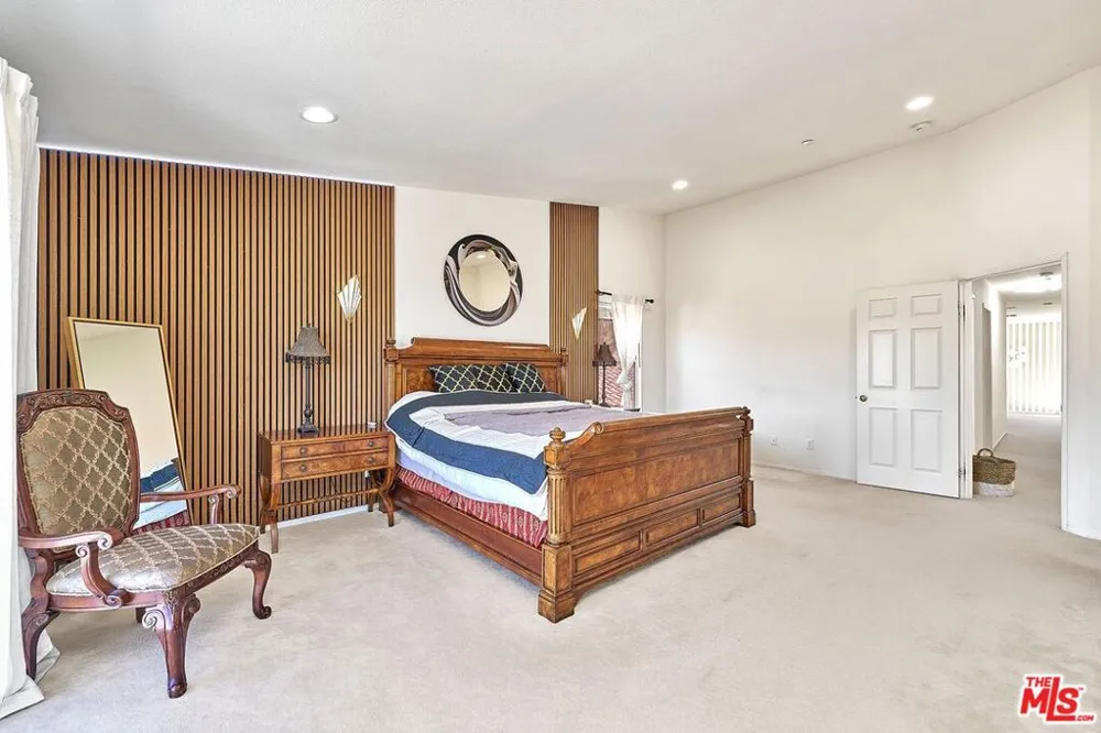 13033 Mesa Verde Way Los Angeles, CA 91342