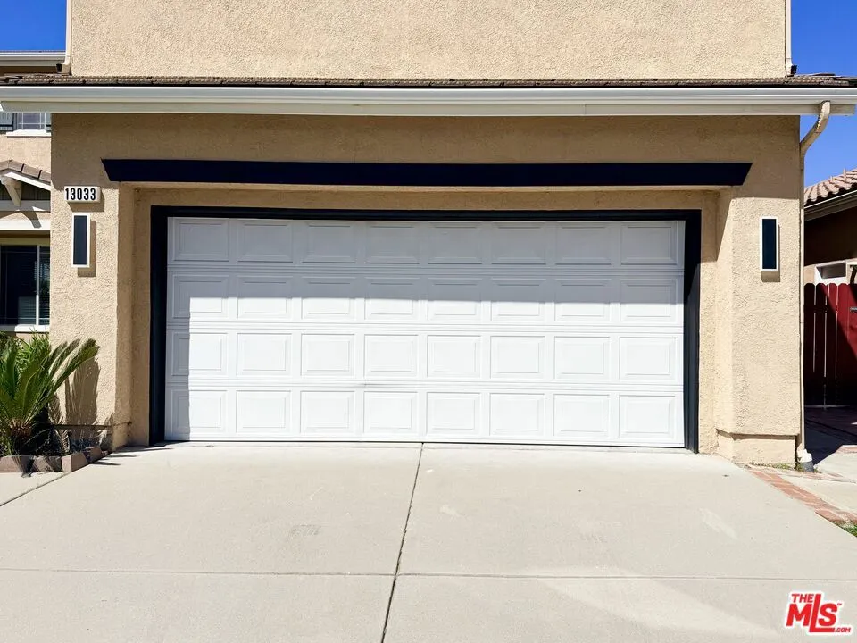 13033 Mesa Verde Way Los Angeles, CA 91342