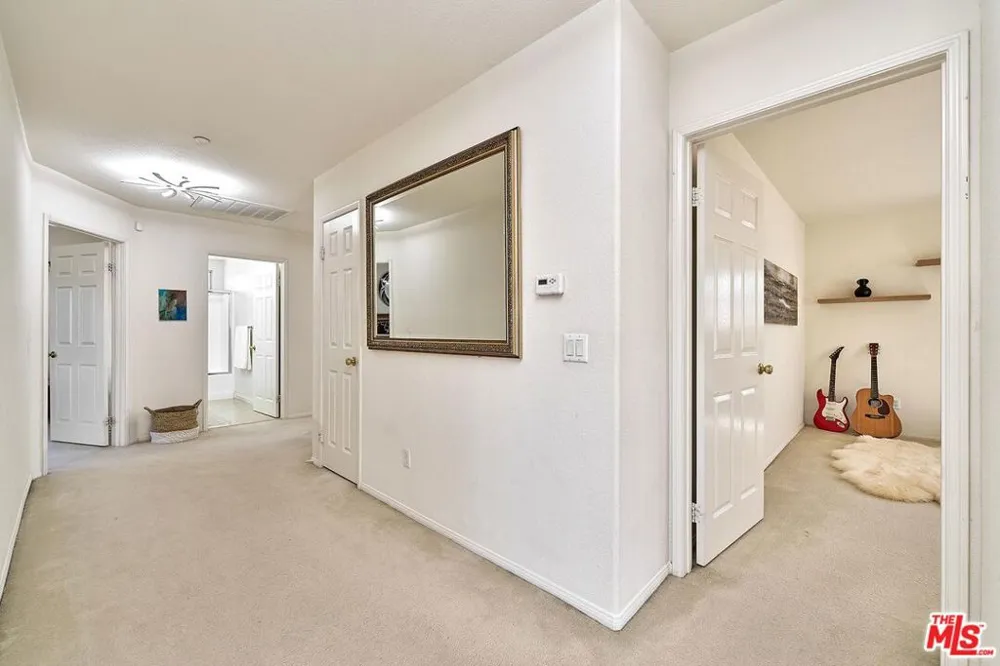 13033 Mesa Verde Way Los Angeles, CA 91342