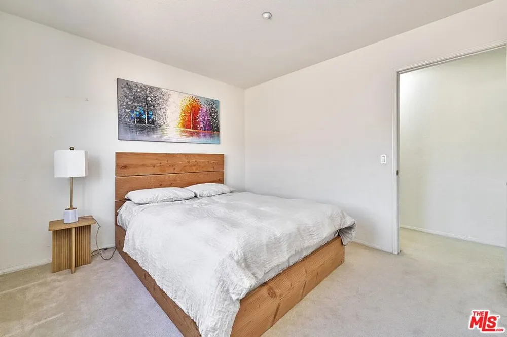 13033 Mesa Verde Way Los Angeles, CA 91342