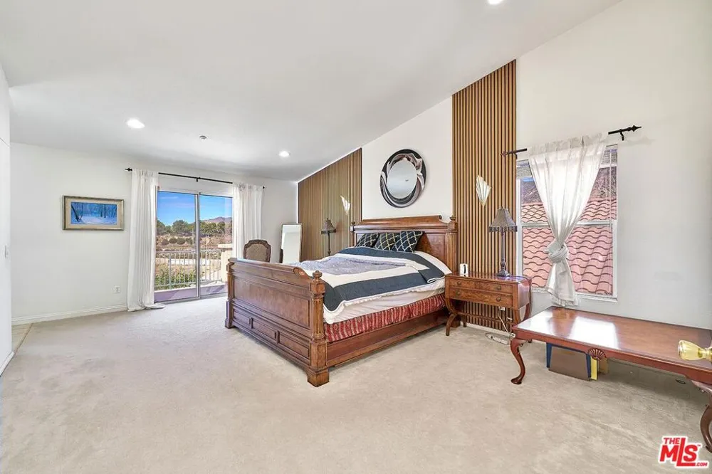 13033 Mesa Verde Way Los Angeles, CA 91342