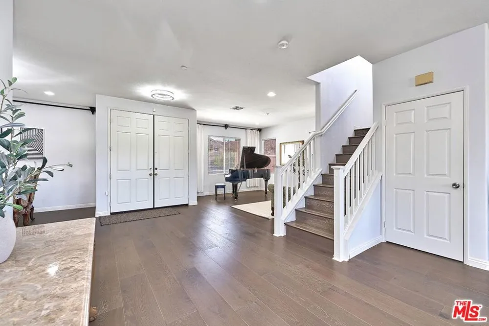 13033 Mesa Verde Way Los Angeles, CA 91342