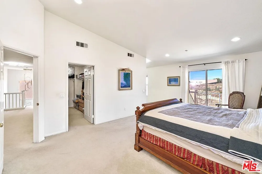 13033 Mesa Verde Way Los Angeles, CA 91342