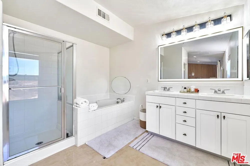 13033 Mesa Verde Way Los Angeles, CA 91342