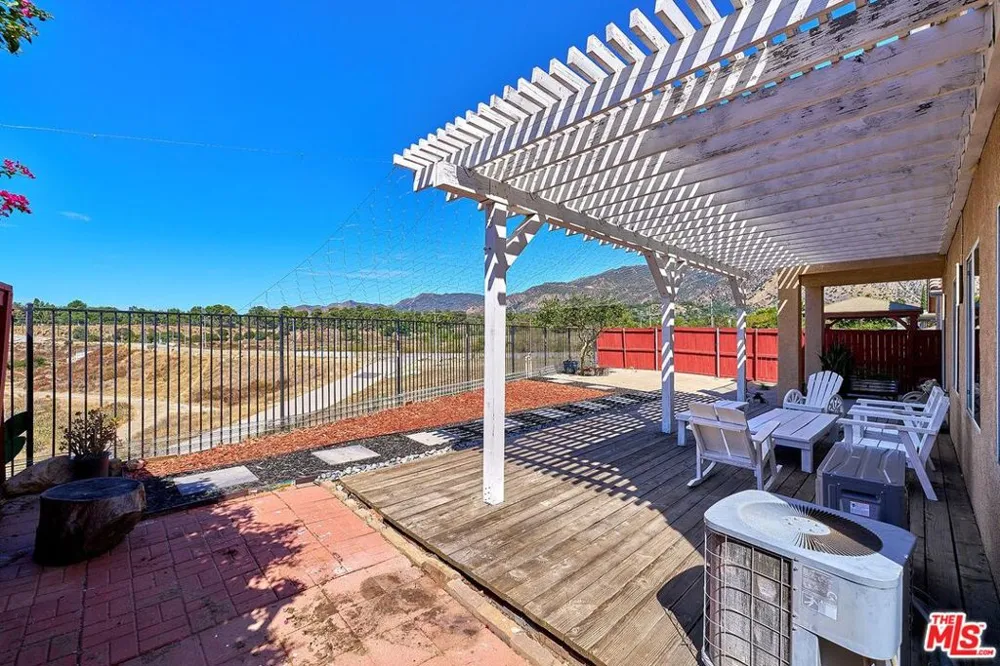 13033 Mesa Verde Way Los Angeles, CA 91342