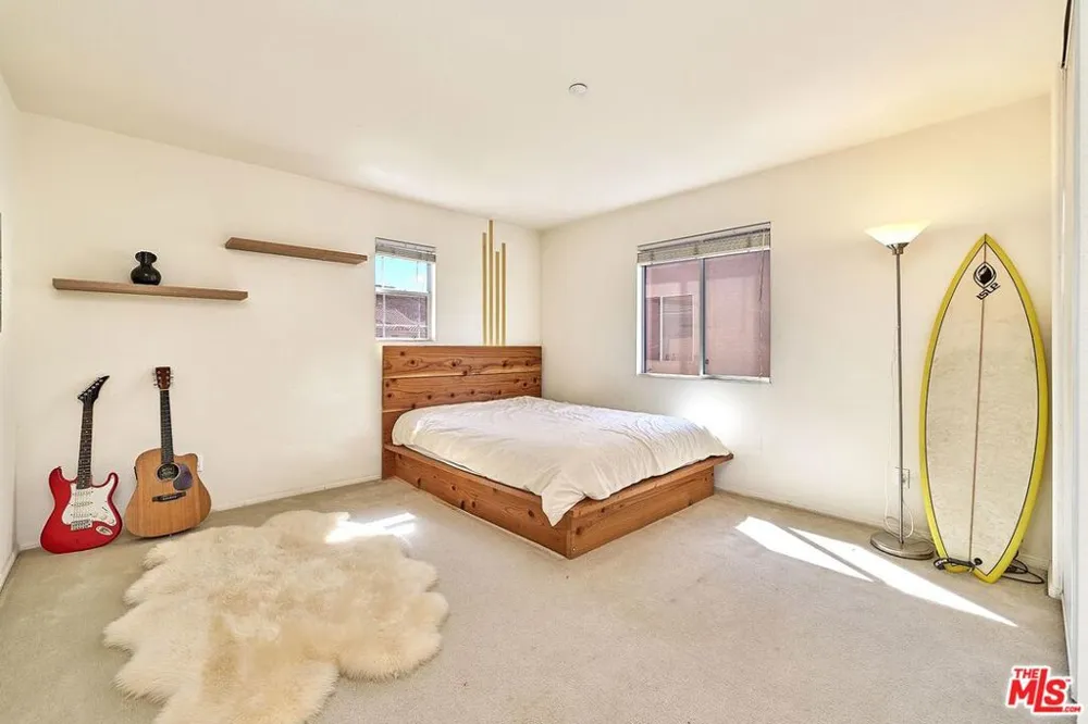 13033 Mesa Verde Way Los Angeles, CA 91342