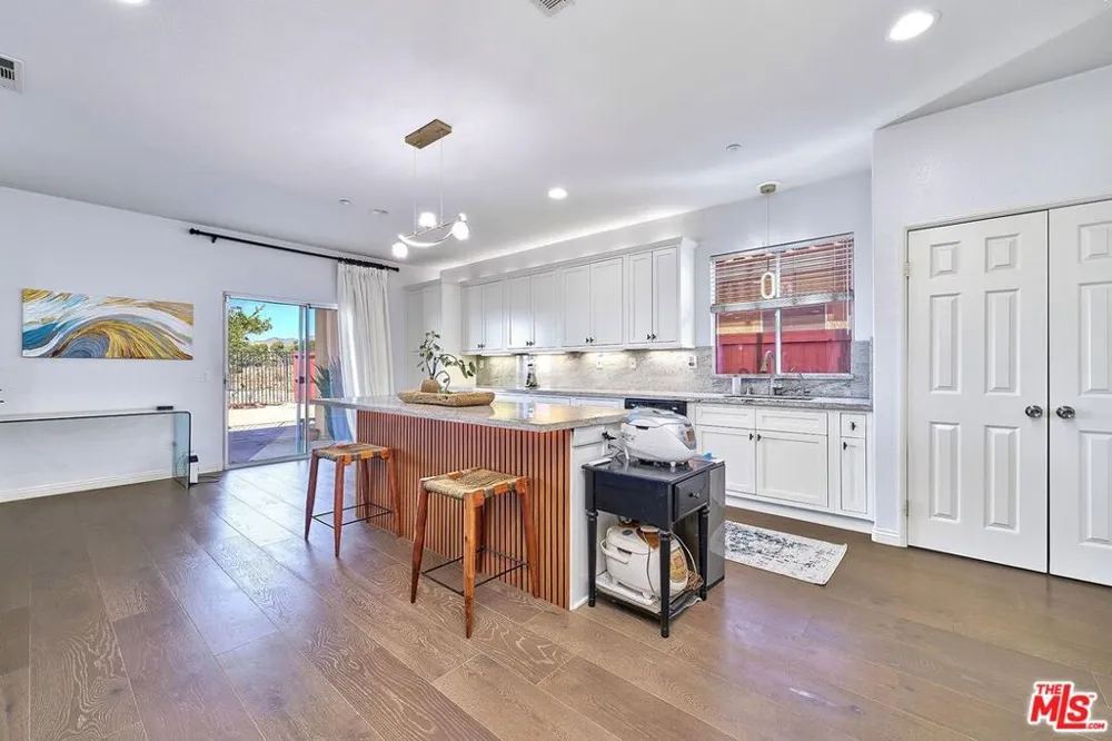 13033 Mesa Verde Way Los Angeles, CA 91342