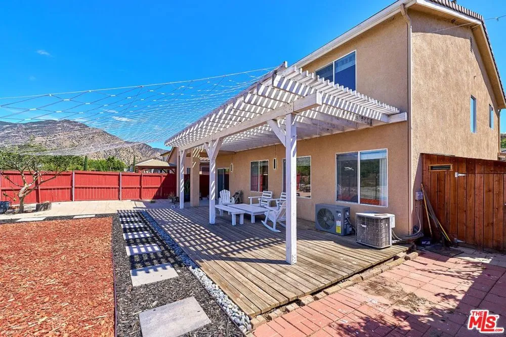 13033 Mesa Verde Way Los Angeles, CA 91342