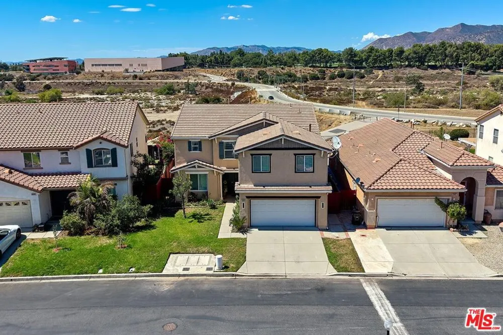 13033 Mesa Verde Way Los Angeles, CA 91342