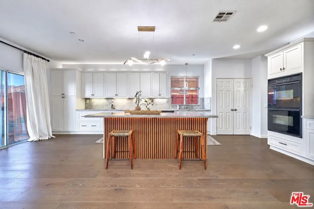 13033 Mesa Verde Way Los Angeles, CA 91342
