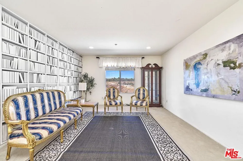 13033 Mesa Verde Way Los Angeles, CA 91342