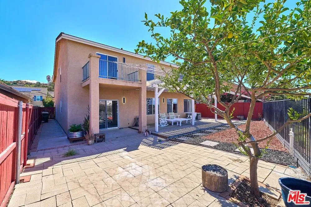 13033 Mesa Verde Way Los Angeles, CA 91342