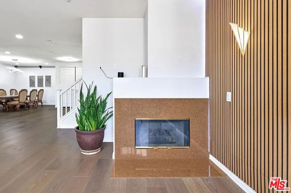 13033 Mesa Verde Way Los Angeles, CA 91342