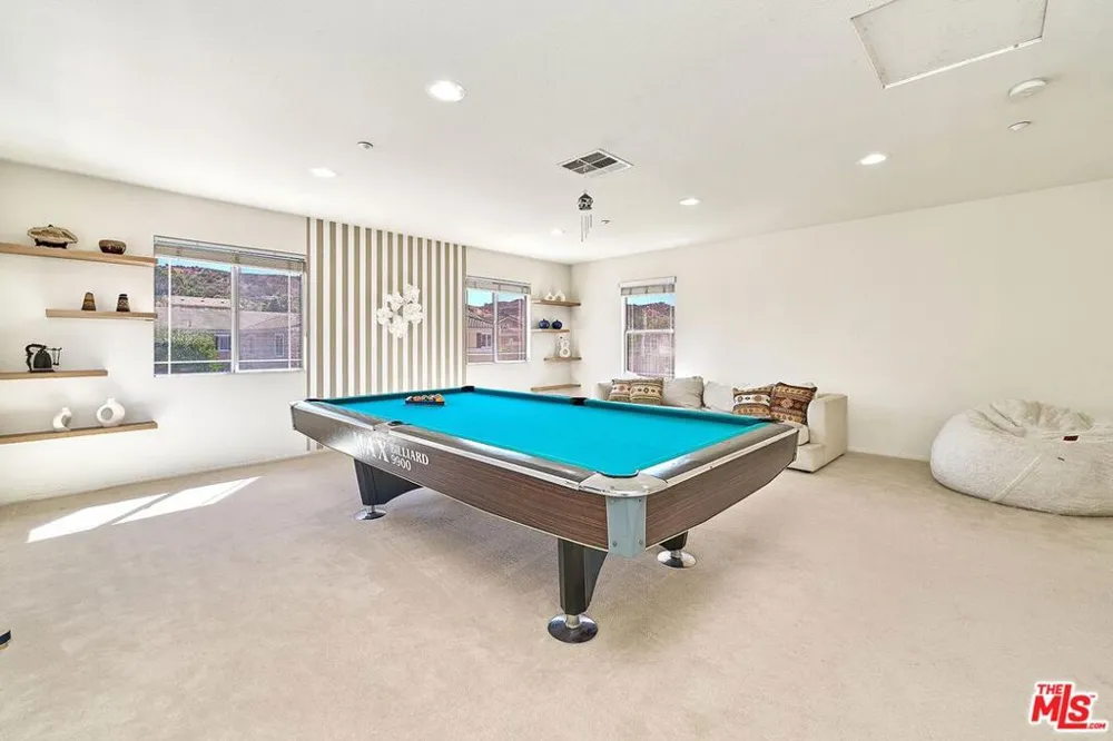 13033 Mesa Verde Way Los Angeles, CA 91342