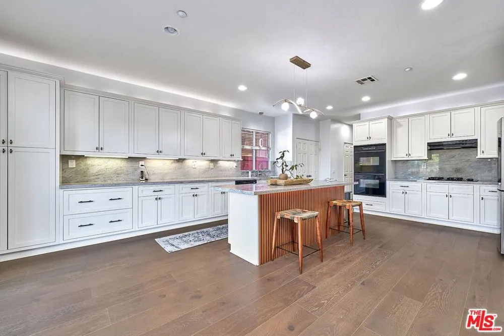 13033 Mesa Verde Way Los Angeles, CA 91342