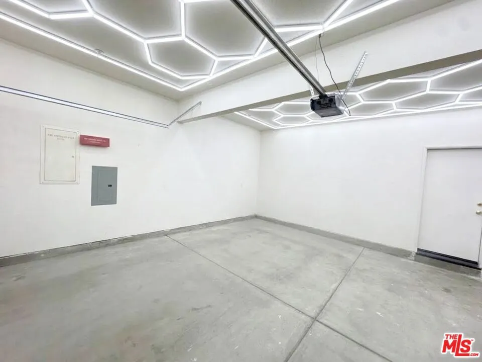 13033 Mesa Verde Way Los Angeles, CA 91342