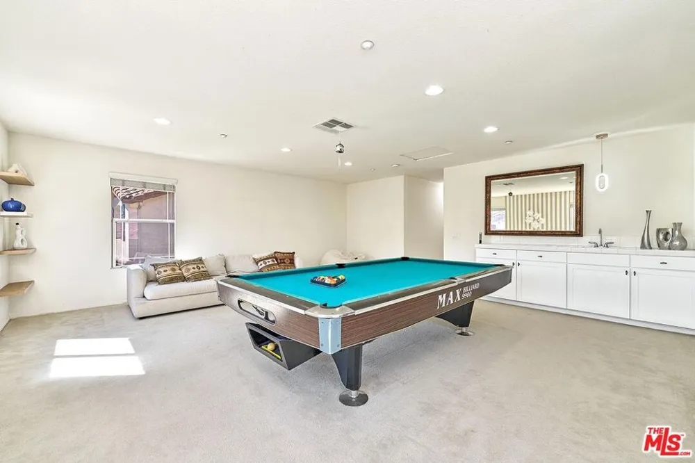 13033 Mesa Verde Way Los Angeles, CA 91342