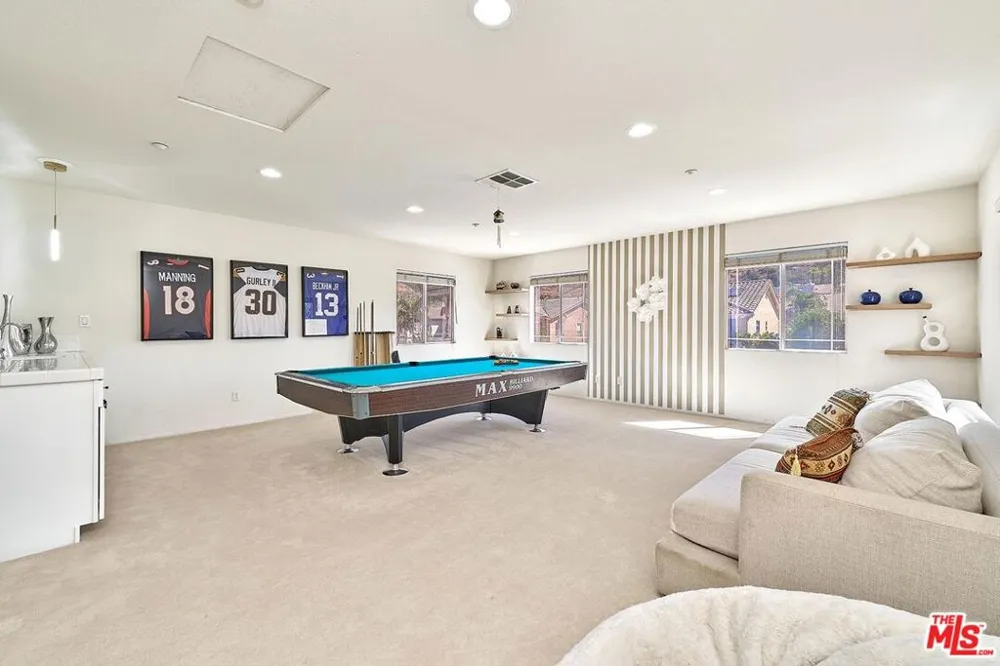 13033 Mesa Verde Way Los Angeles, CA 91342