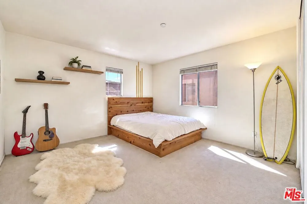 13033 Mesa Verde Way Los Angeles, CA 91342