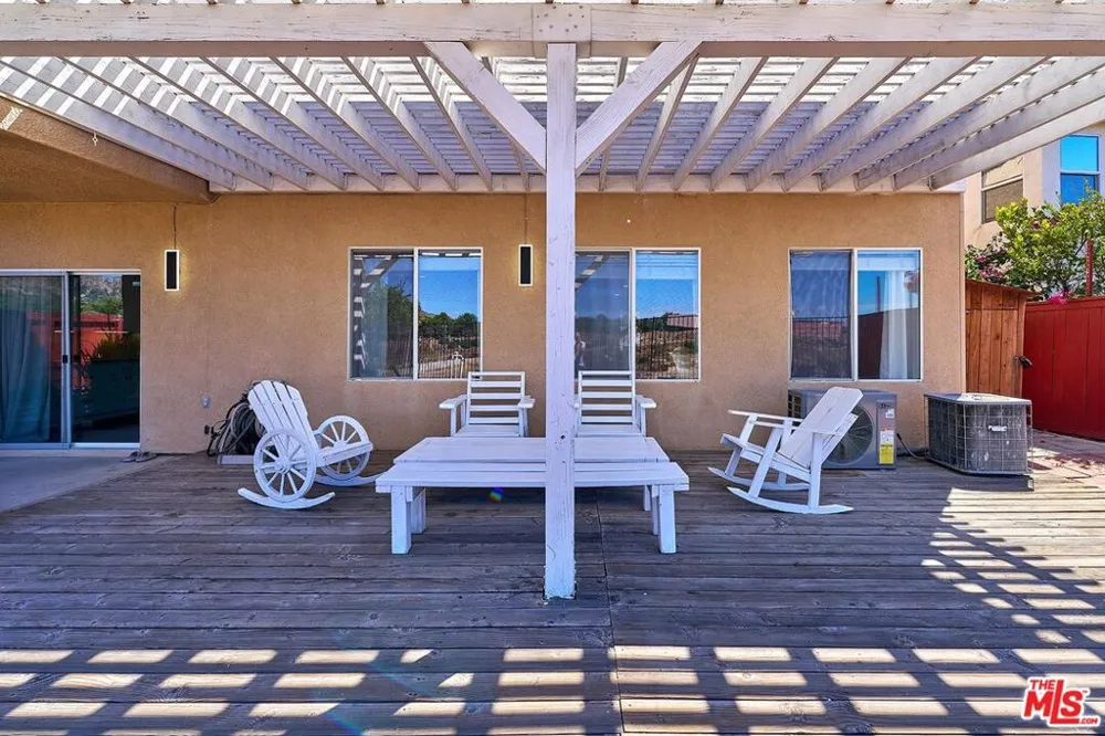 13033 Mesa Verde Way Los Angeles, CA 91342