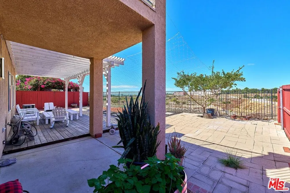 13033 Mesa Verde Way Los Angeles, CA 91342