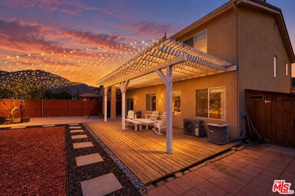 13033 Mesa Verde Way Los Angeles, CA 91342