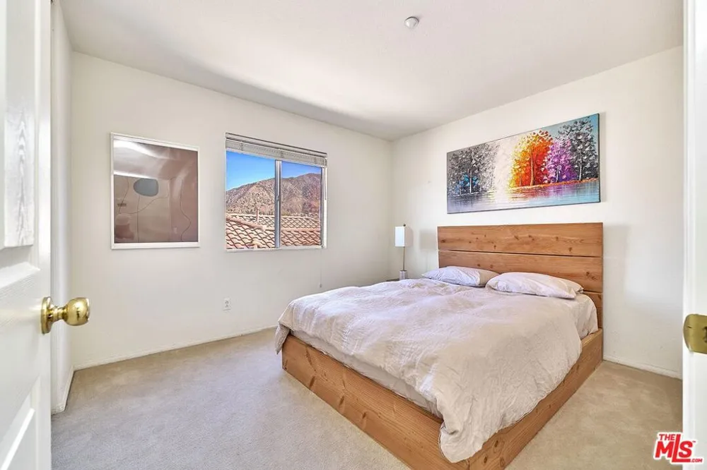 13033 Mesa Verde Way Los Angeles, CA 91342
