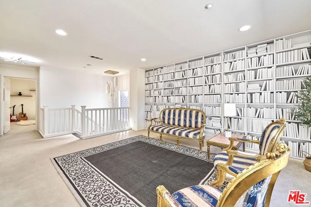 13033 Mesa Verde Way Los Angeles, CA 91342
