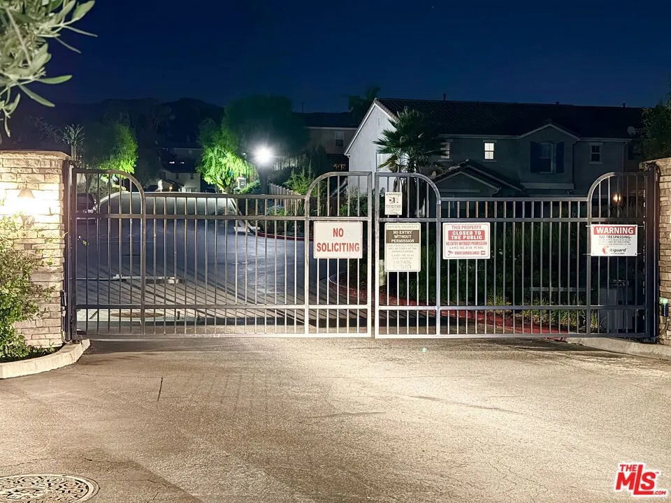 13033 Mesa Verde Way Los Angeles, CA 91342