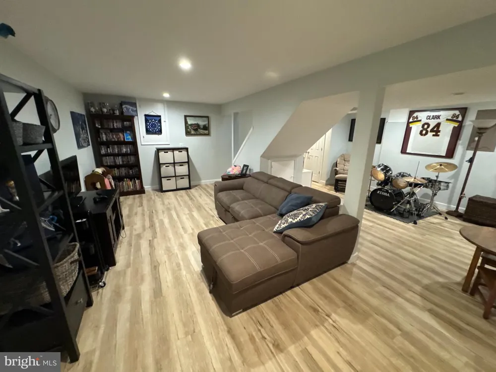 2337 ARCHDALE ROAD Reston, VA 20191
