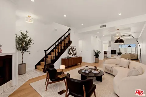 5145 Yarmouth Avenue #19