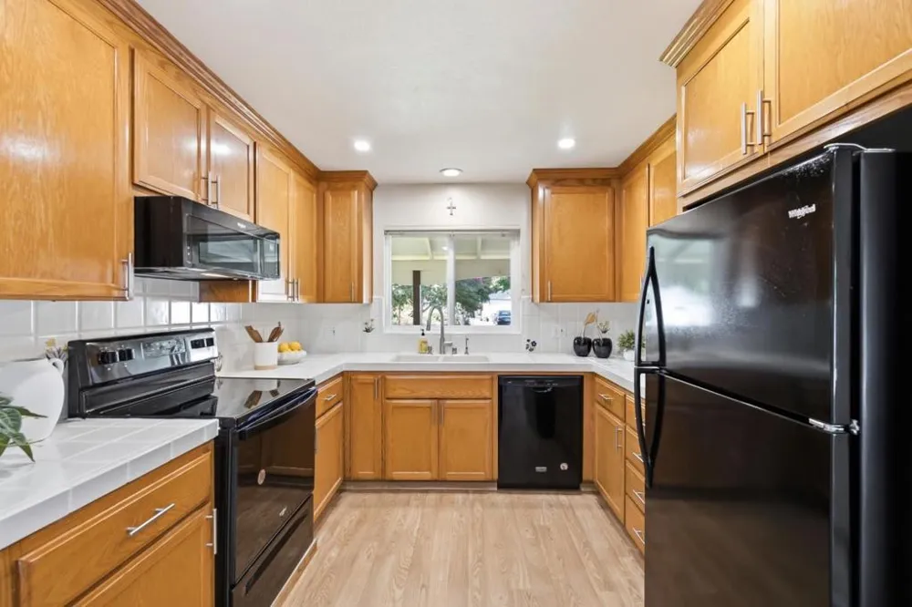 1128 Kentwood Avenue Cupertino, CA 95014